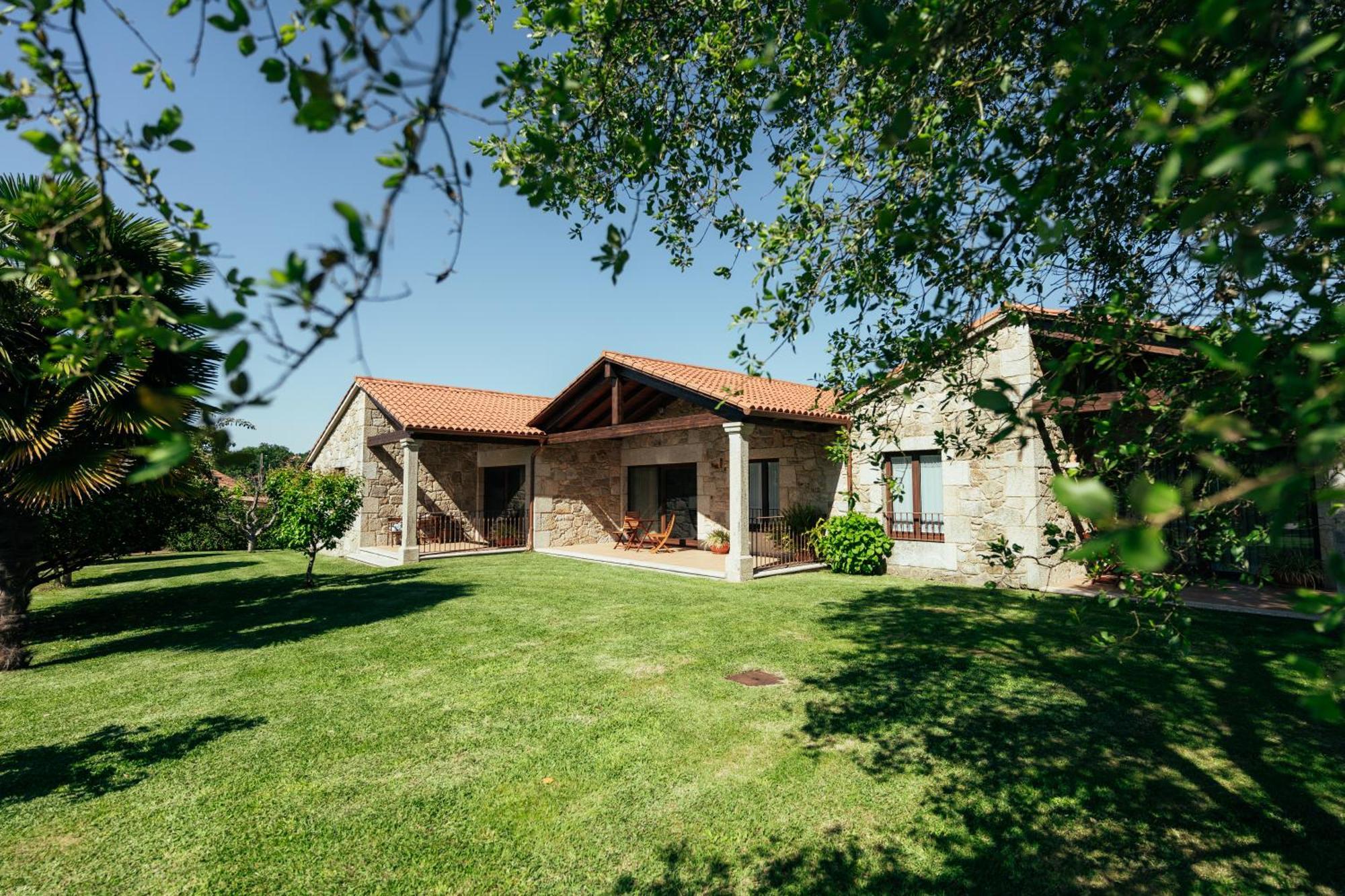 Os Miguelinos Guest House Catoira Exterior photo